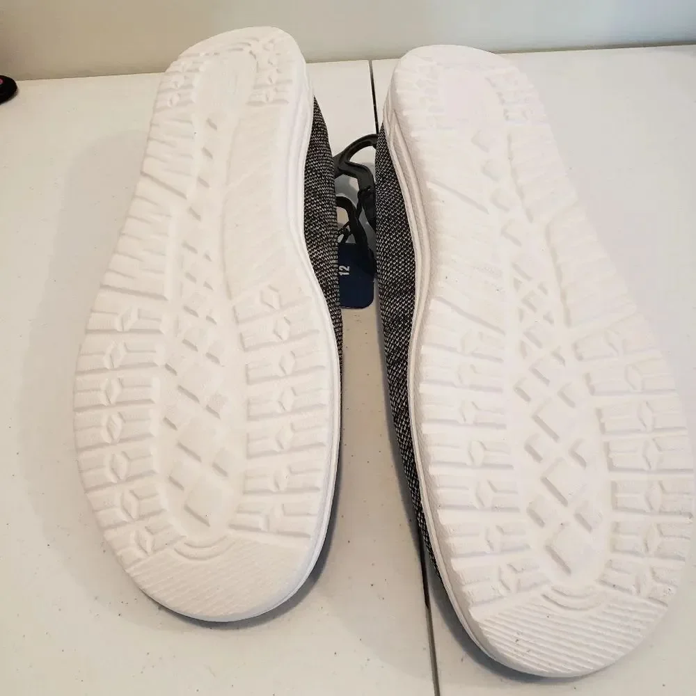 NWT George House Shoes Size 9